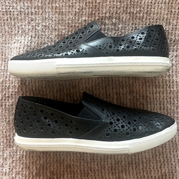 BCBGeneration Nomad B Pointy Top Slip-on Sneaker in Black Size 6.5 - Picture 9 of 9